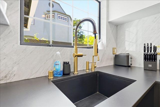 1031 Almanor Avenue, Menlo Park, CA 94025