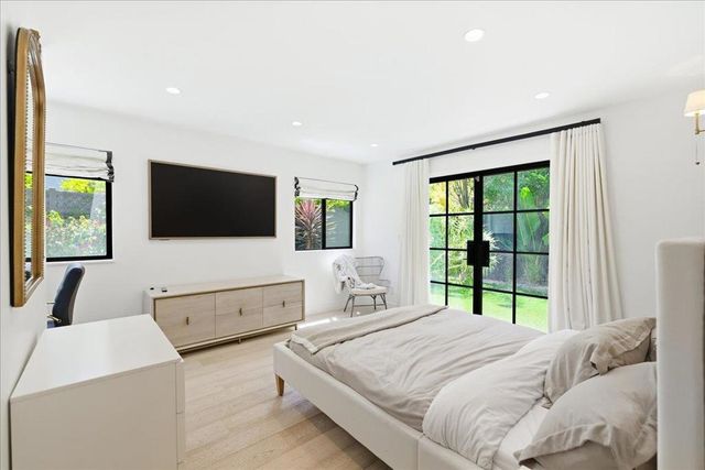 1031 Almanor Avenue, Menlo Park, CA 94025