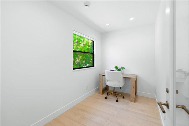 1031 Almanor Avenue, Menlo Park, CA 94025