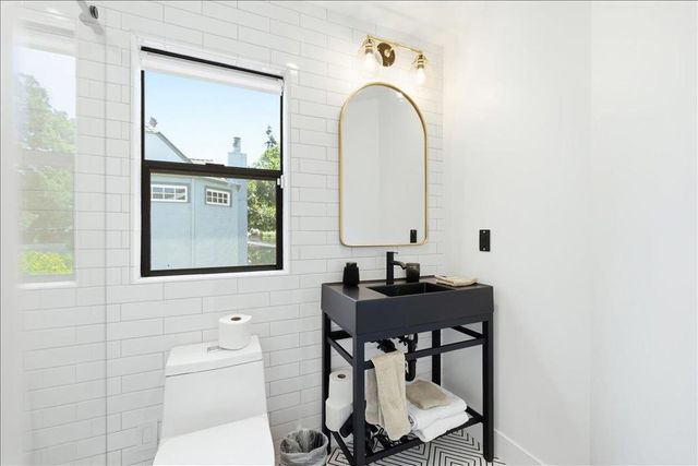 1031 Almanor Avenue, Menlo Park, CA 94025