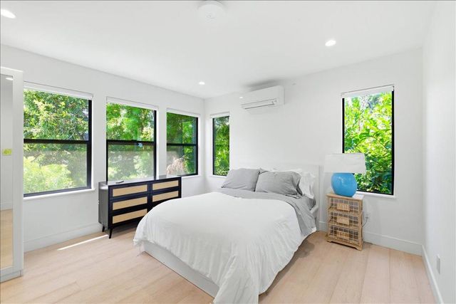 1031 Almanor Avenue, Menlo Park, CA 94025