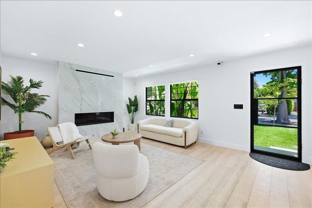 1031 Almanor Avenue, Menlo Park, CA 94025