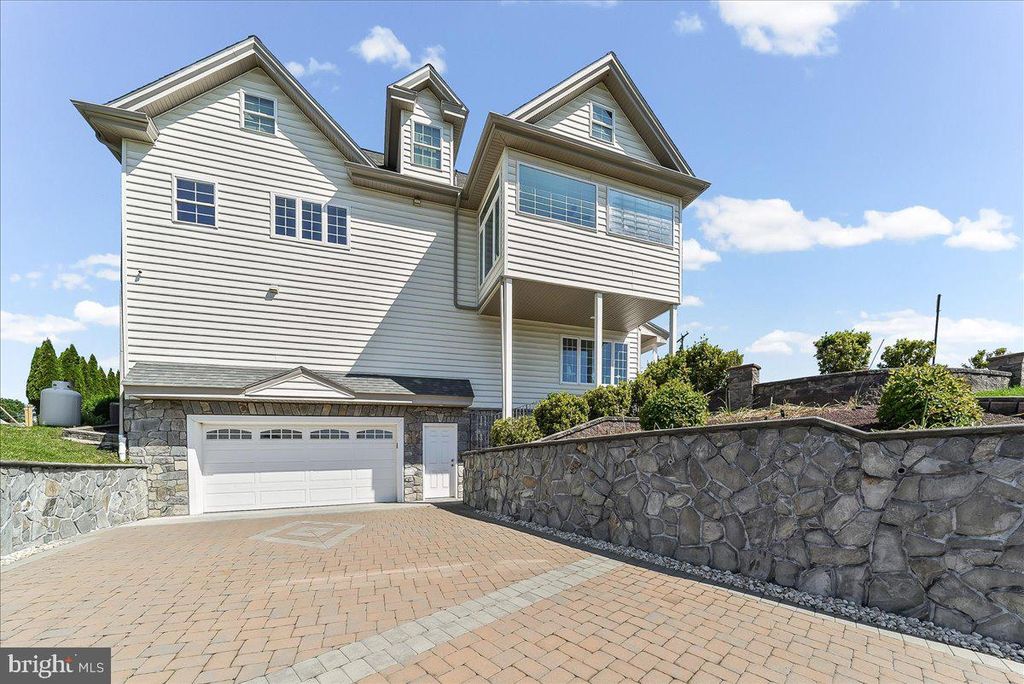 558 E BALTIMORE PIKE, West Grove, PA 19390
