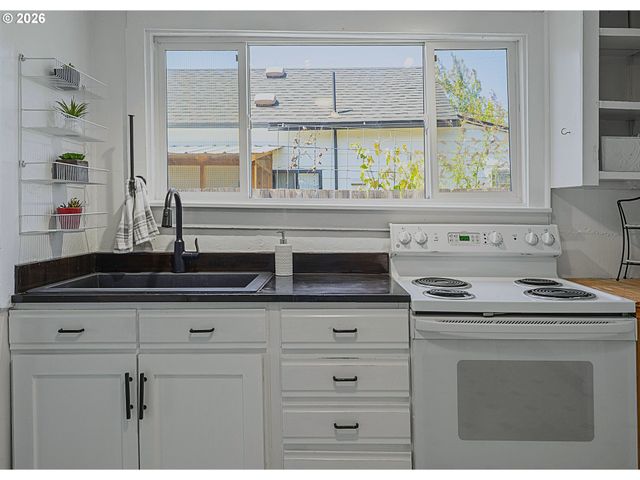 1875 W 18TH Ave, Eugene, OR 97402
