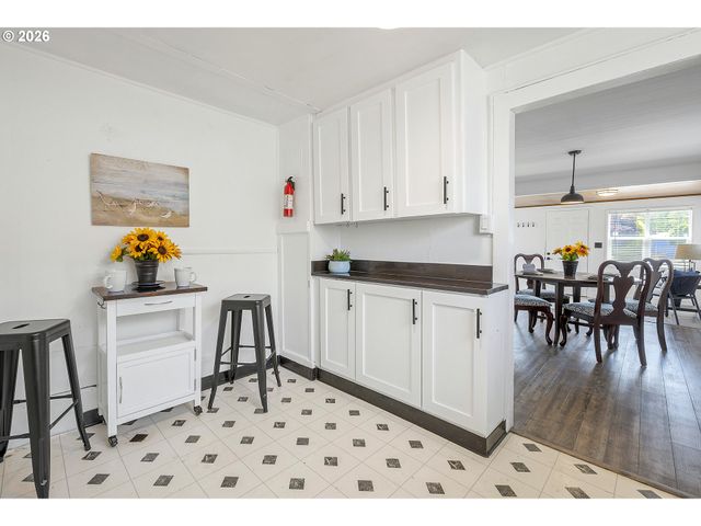 1875 W 18TH Ave, Eugene, OR 97402