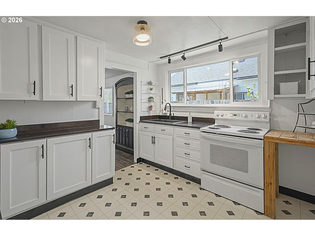 1875 W 18TH Ave, Eugene, OR 97402