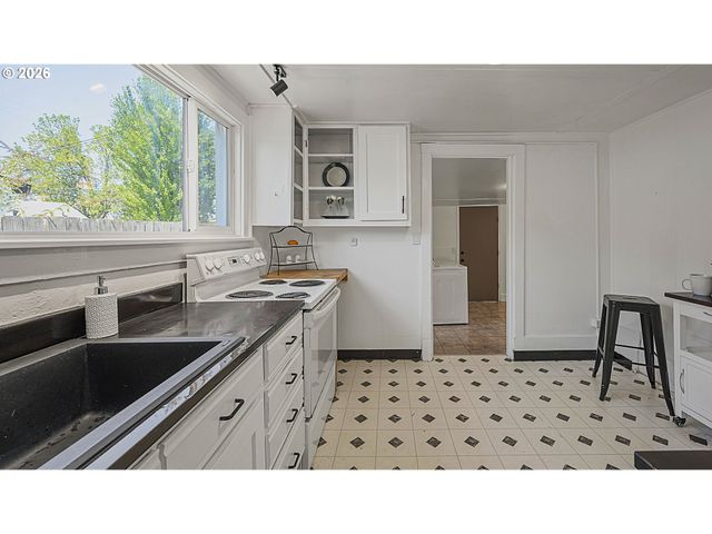 1875 W 18TH Ave, Eugene, OR 97402
