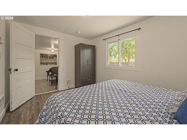 1875 W 18TH Ave, Eugene, OR 97402