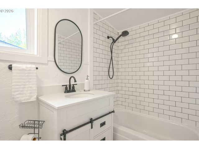 1875 W 18TH Ave, Eugene, OR 97402