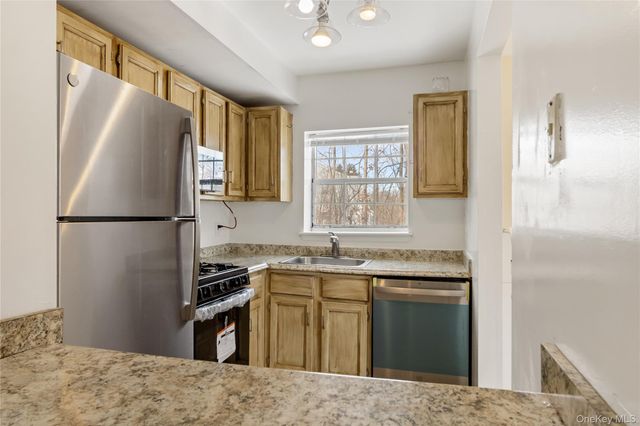 7 Lexington Hill 8, Harriman, NY 10926