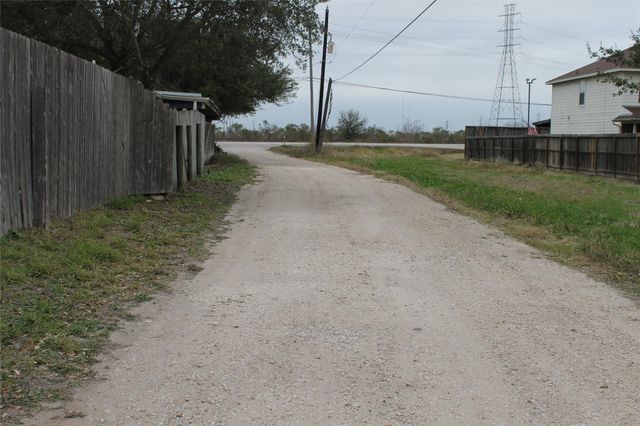 1111 Spur 529, Rosenberg, TX 77471