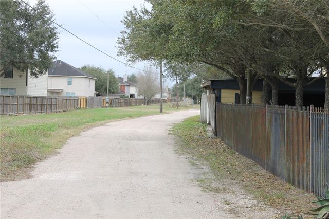 1111 Spur 529, Rosenberg, TX 77471