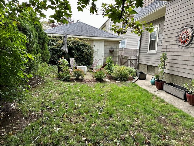 172 Bluff Avenue, Cranston, RI 02905