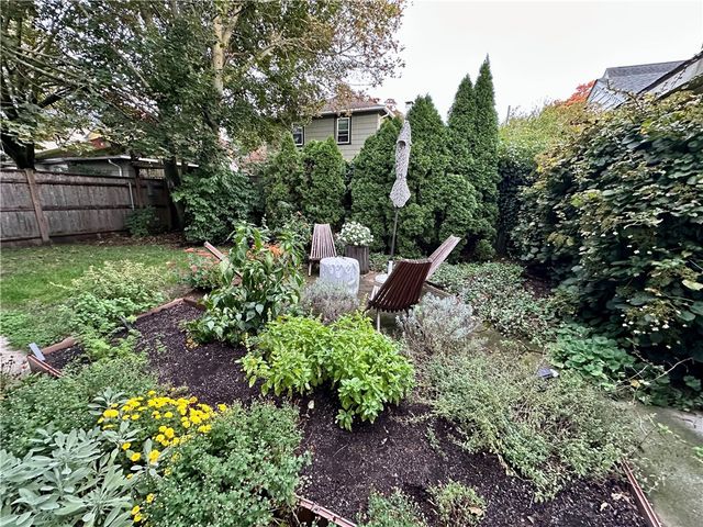 172 Bluff Avenue, Cranston, RI 02905