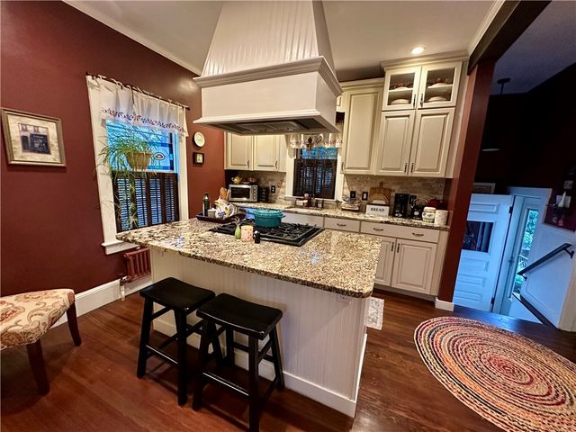 172 Bluff Avenue, Cranston, RI 02905