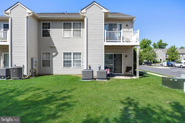 26 FOXGLOVE DR, Delran, NJ 08075