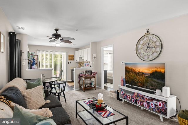 26 FOXGLOVE DR, Delran, NJ 08075
