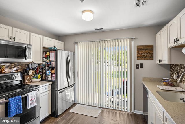 26 FOXGLOVE DR, Delran, NJ 08075