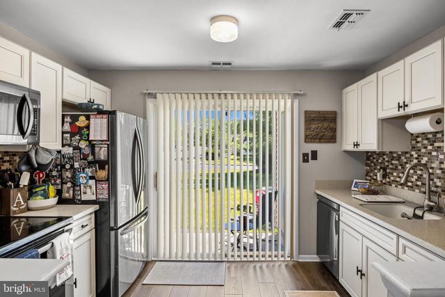 26 FOXGLOVE DR, Delran, NJ 08075