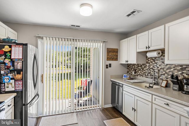 26 FOXGLOVE DR, Delran, NJ 08075