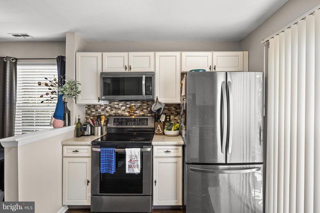 26 FOXGLOVE DR, Delran, NJ 08075