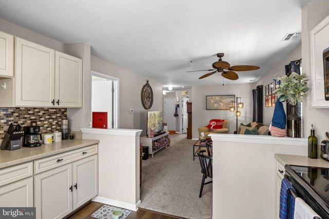 26 FOXGLOVE DR, Delran, NJ 08075