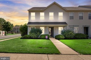 26 FOXGLOVE DR, Delran, NJ 08075