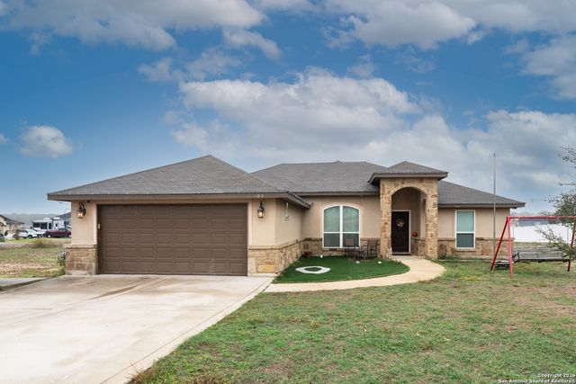 103 Muirfield, La Vernia, TX 78121