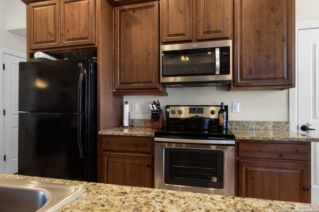 103 Muirfield, La Vernia, TX 78121