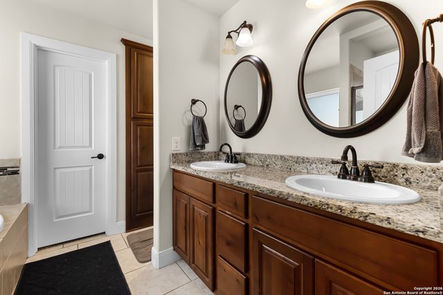 103 Muirfield, La Vernia, TX 78121