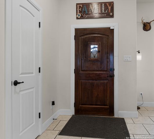 103 Muirfield, La Vernia, TX 78121