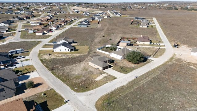 103 Muirfield, La Vernia, TX 78121