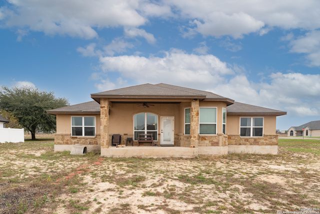 103 Muirfield, La Vernia, TX 78121