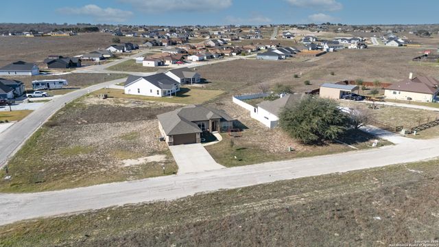 103 Muirfield, La Vernia, TX 78121