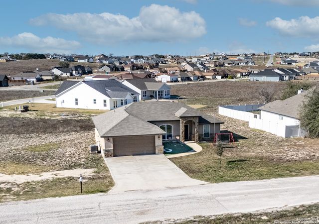 103 Muirfield, La Vernia, TX 78121