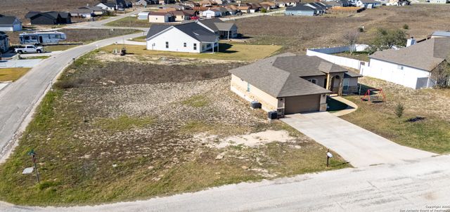 103 Muirfield, La Vernia, TX 78121