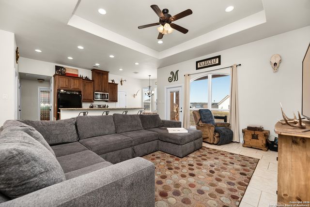 103 Muirfield, La Vernia, TX 78121