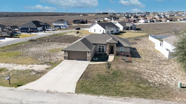 103 Muirfield, La Vernia, TX 78121