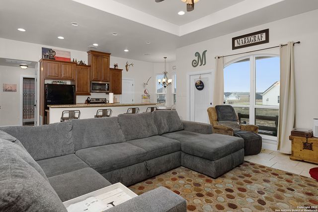 103 Muirfield, La Vernia, TX 78121