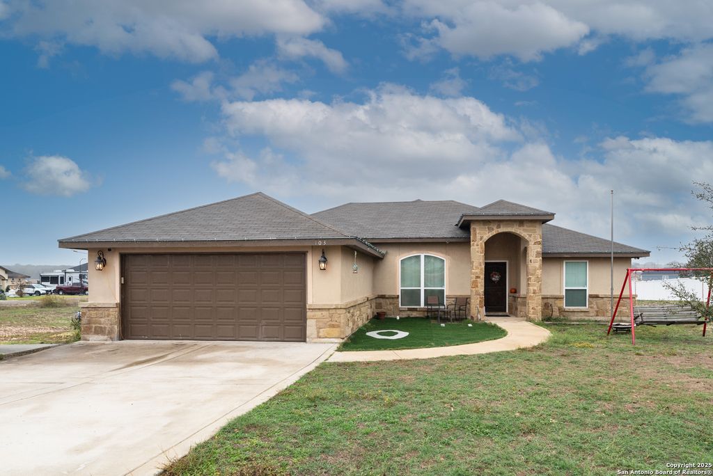 103 Muirfield, La Vernia, TX 78121