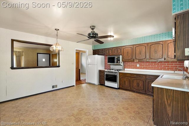 5894 Heyer Street, Romulus, MI 48174