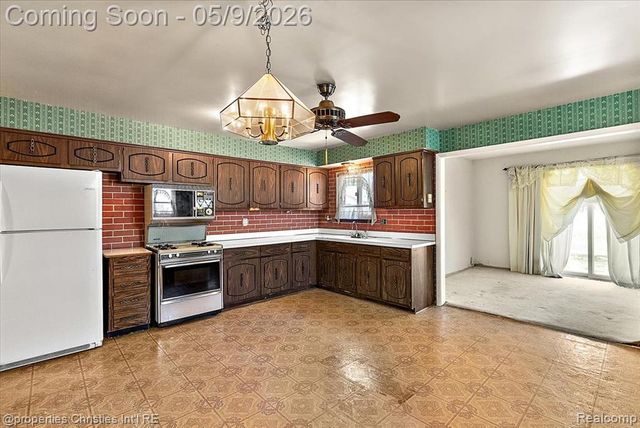5894 Heyer Street, Romulus, MI 48174