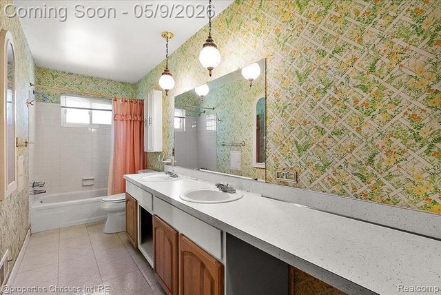 5894 Heyer Street, Romulus, MI 48174