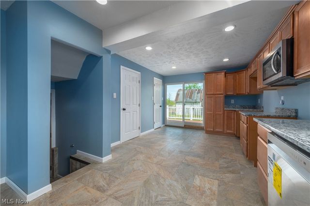 145 State Road, Hinckley, OH 44233