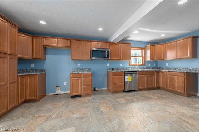 145 State Road, Hinckley, OH 44233