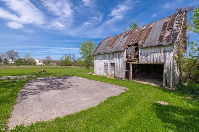 145 State Road, Hinckley, OH 44233