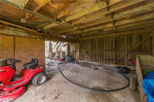 145 State Road, Hinckley, OH 44233