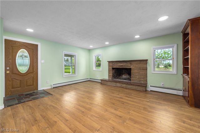 145 State Road, Hinckley, OH 44233