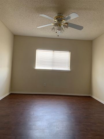 904 Valleybrook Drive, Lewisville, TX 75067