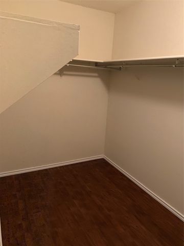 904 Valleybrook Drive, Lewisville, TX 75067